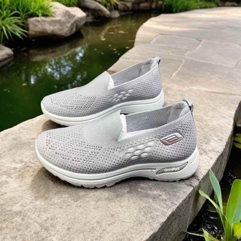 高档新品女防滑软底鞋便套脚懒人轻蹬鞋日常休闲一脚女鞋妈妈鞋健