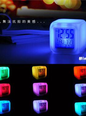 新款直销白色七彩闹钟 创意变色七彩正方形闹钟 LED静音小夜灯电