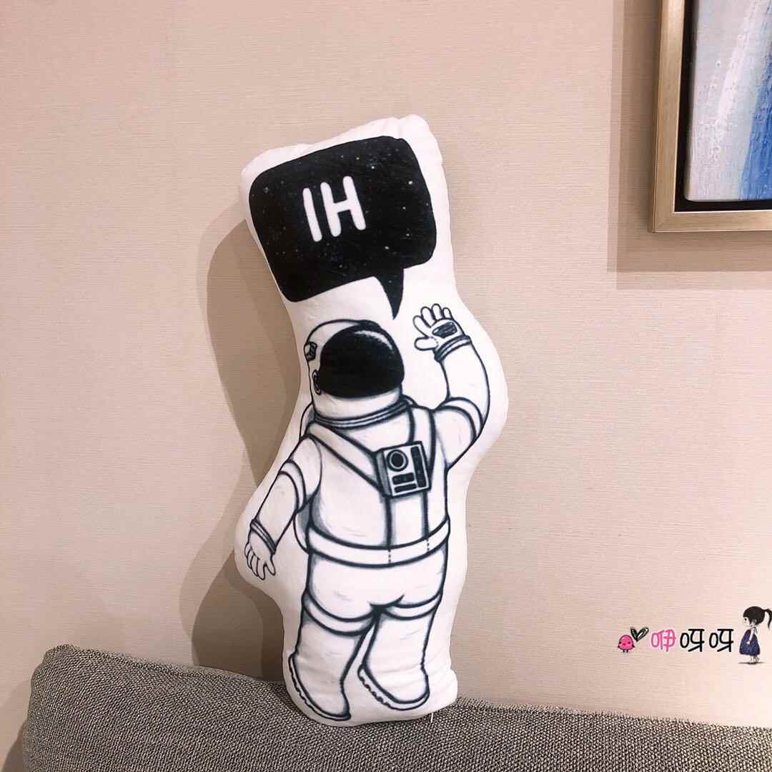 正品卡通太空宇员抱枕靠爱垫狗狗公航仔毛绒玩具个性娃娃睡觉抱可