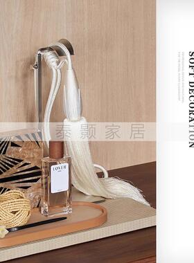 现代简约样板房衣帽间女士梳妆台摆件售楼处展厅摆设道具装饰品