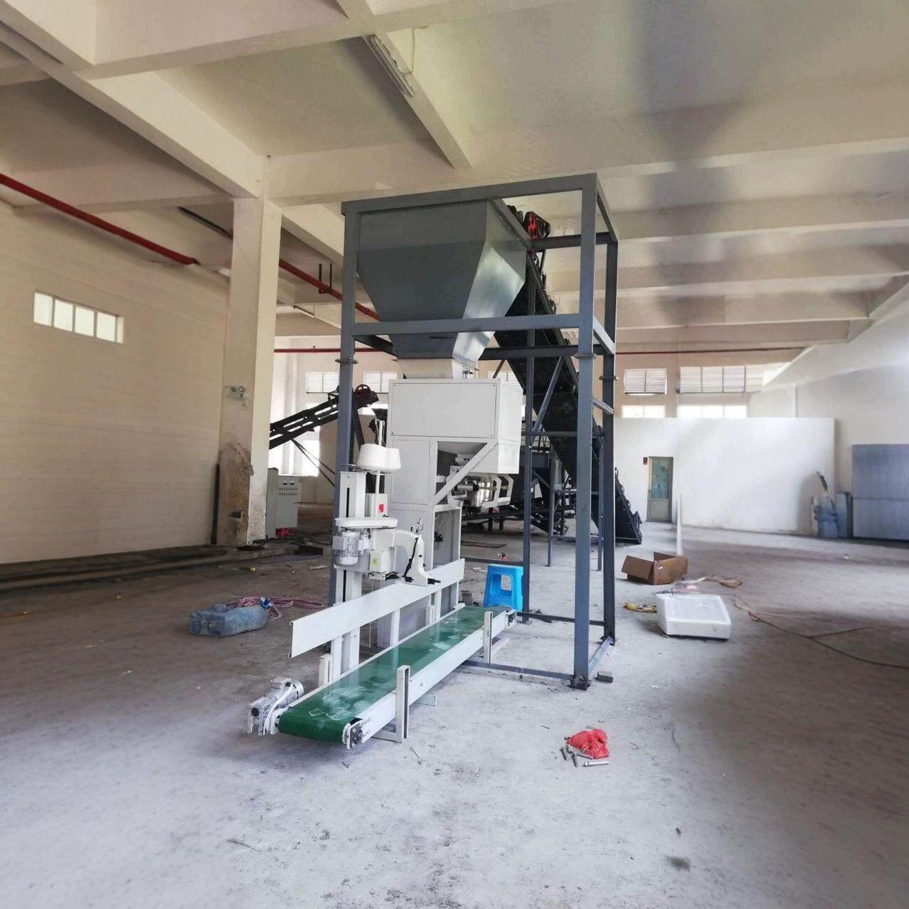 狗粮爬宠饲料供应25kg猫砂自动称量包装机pe塑胶缝纫封边装袋机