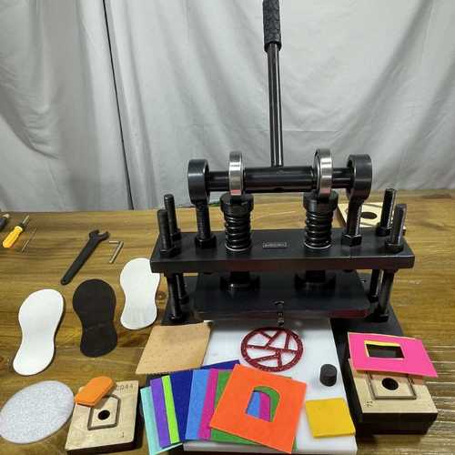 小型手动圆刀模切机皮革布料裁切机冲切机刀模纸张纸箱小型压力机