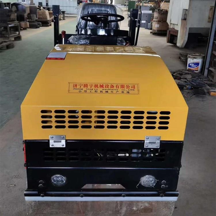 腾宇牌1.5吨双钢轮震动压路机混凝土路面用柴油震动压实机价