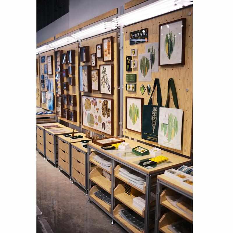 简约现代桦木洞洞板置物架美式复古文具店饰品店展示柜落地储物柜