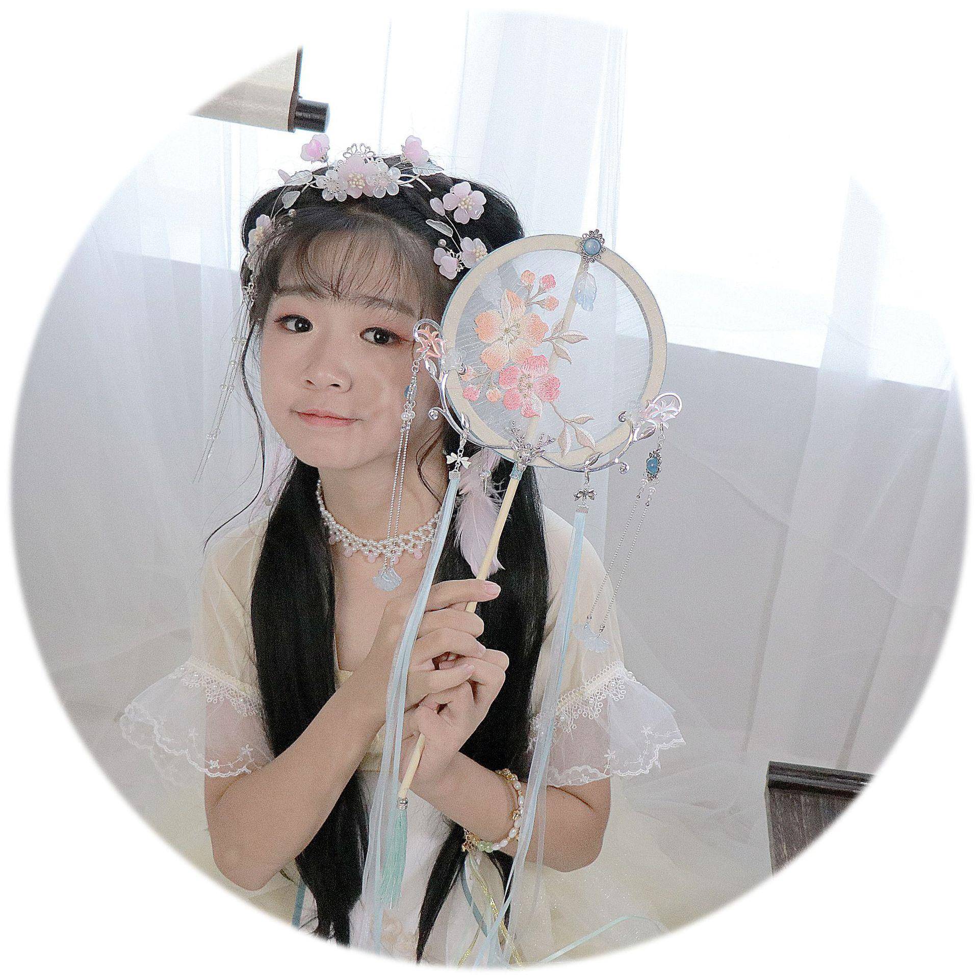 新款直销新品刺绣团扇唯美汉服配饰饰品宫扇古风扇子拍摄道具