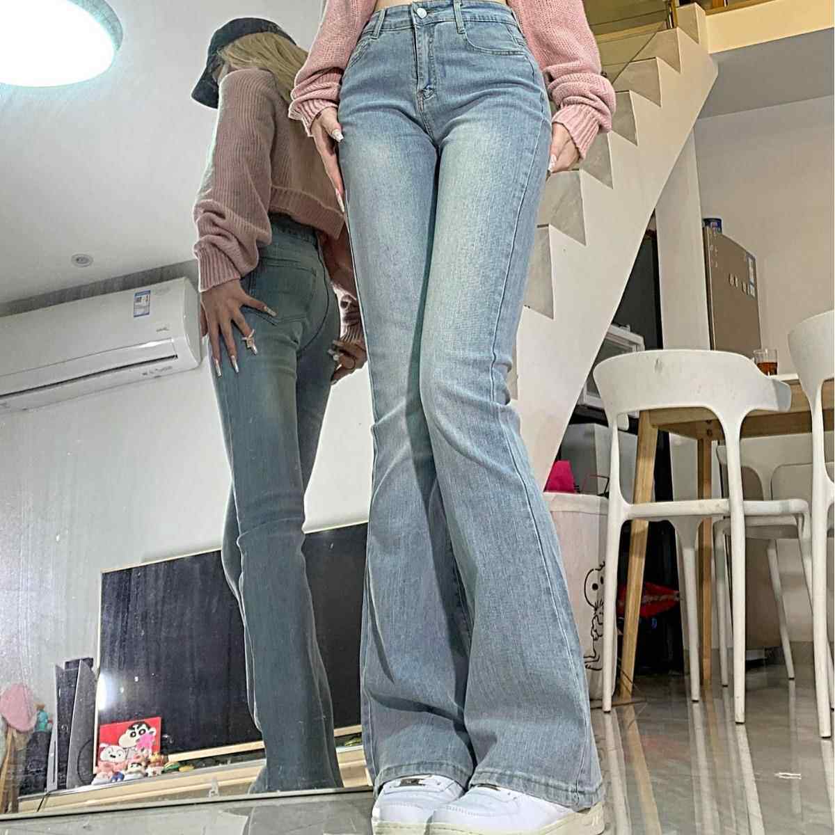 浅蓝色高腰微喇叭设计感牛仔裤女春秋新款修身百搭小个子长裤潮定