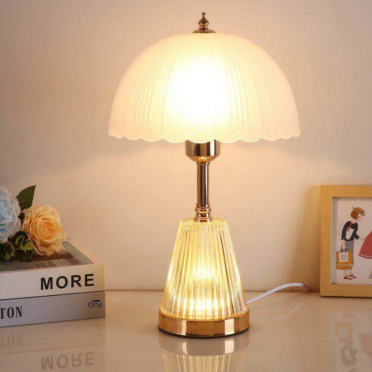 现代轻奢简约台灯玻璃卧室床头灯高端家居感主卧室氛围婚礼温馨遥