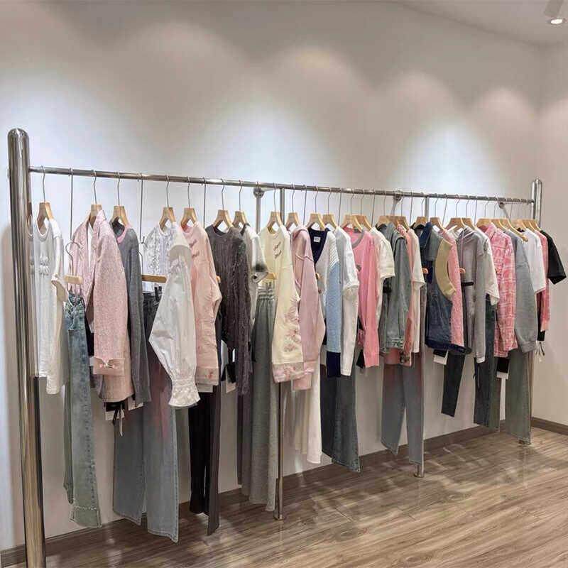 服装店展示架女装上墙挂衣杆壁挂式陈列道具不锈钢挂衣架童装货架