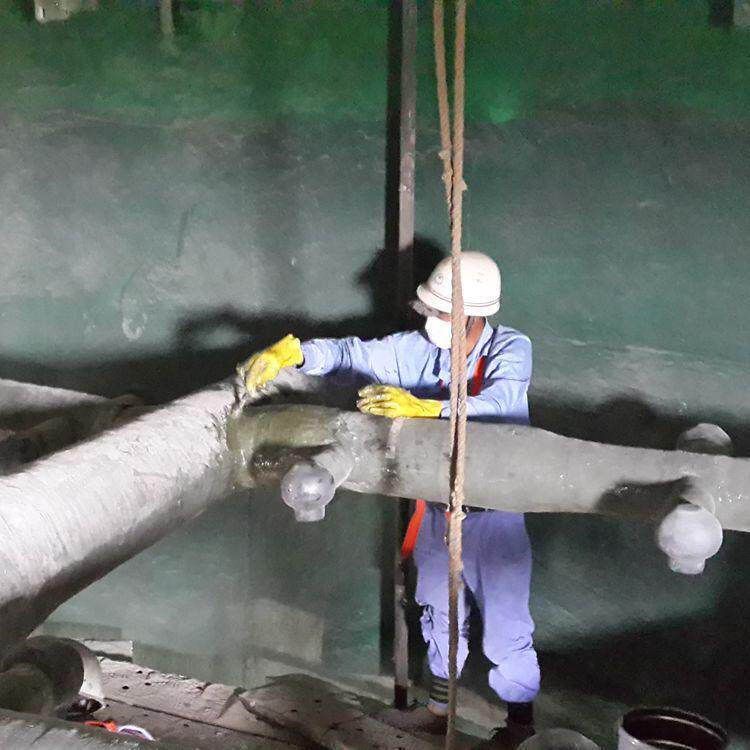 实力工厂内现场玻璃钢储罐管道等补漏修补玻璃钢施工