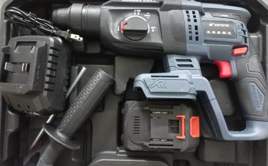 3月28日惠州处置仓库清理闲置未使用五金工具设备电锤镐钻三用1套+角磨机1套网络拍卖公告