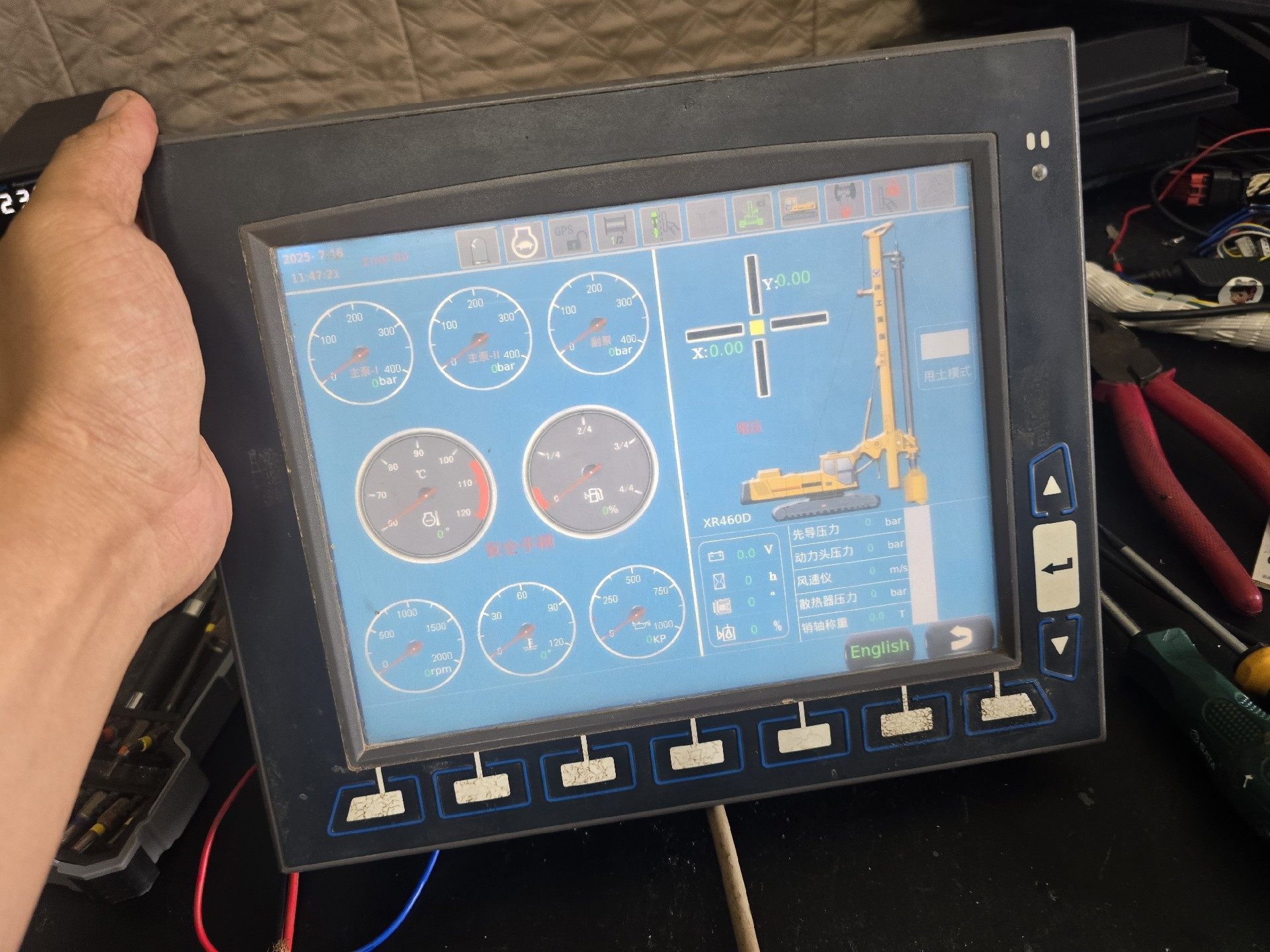 徐工旋挖显示器按键贴膜更换。徐工 XR460D显示器按键贴膜