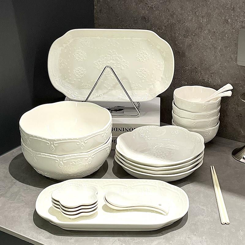 餐具套装白色浮雕法式简约盘子2025热卖家用陶瓷碗盘碗碟套装礼盒