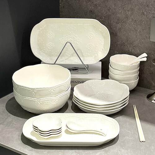 餐具套装白色浮雕法式简约盘子2025热卖家用陶瓷碗盘碗碟套装礼盒