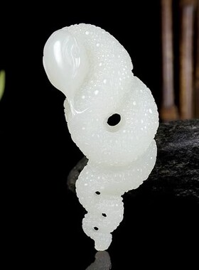 和田玉羊脂白玉苏工雕刻细腻油润金钱缠身挂件27.56克