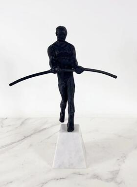 现代极简轻奢黑色合金平衡人物摆件抽象人像极简样板房软装饰品