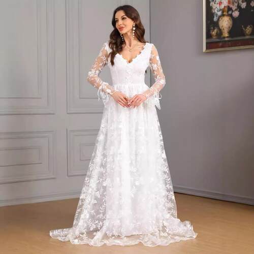 Women's long sleeved V-neck big swing trailing lace dress