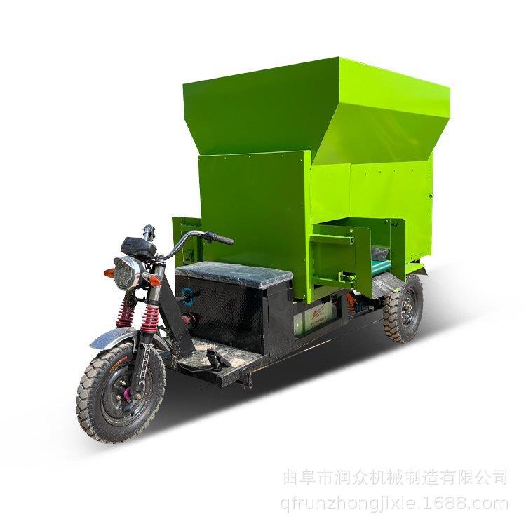 电动牛羊草料投草机全自动小型三轮青储喂料车牧场行走式撒料车
