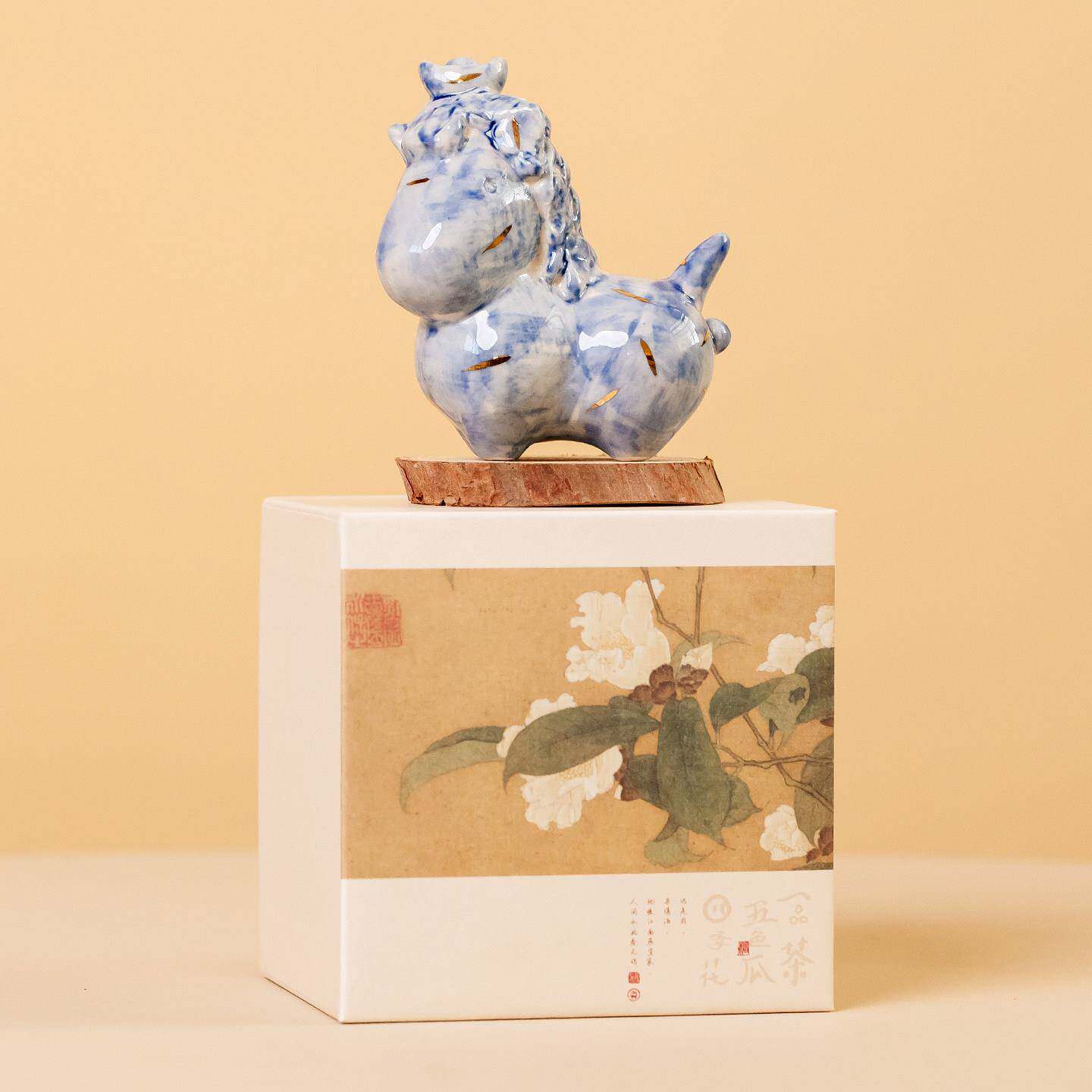 围炉集物生肖马摆件高级感青花瓷吉祥物办公室招财可爱景德镇陶瓷