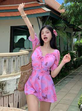 泳衣女款泡温泉2026新款女连体保守裙式短袖高级感渡假海边0916r