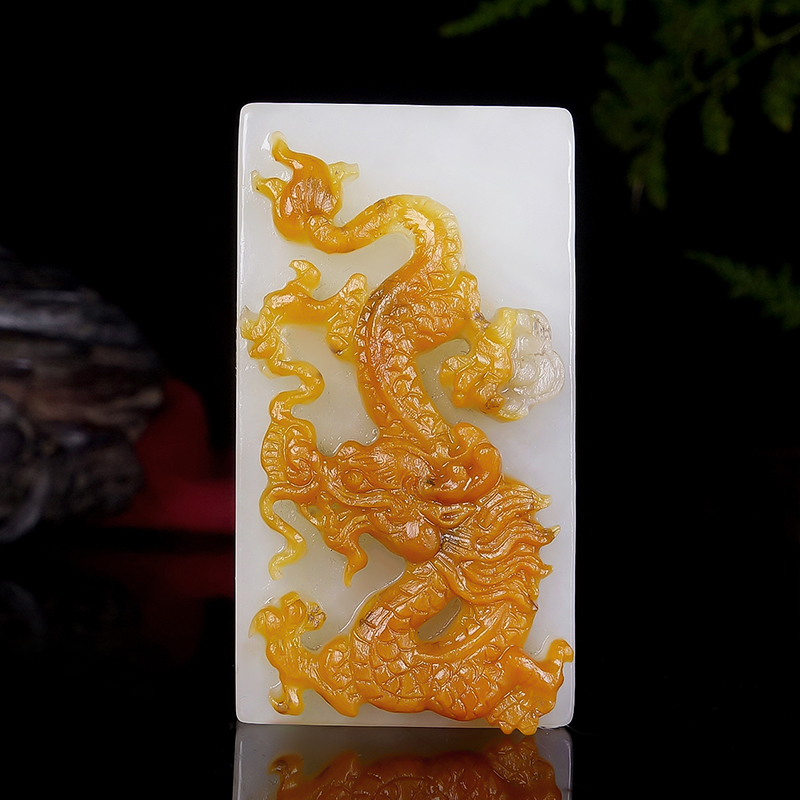 G神龙护主新疆和田玉羊脂白玉稀有三色料黄皮生肖龙玉牌89.28g