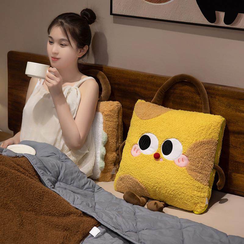 手提抱枕被两用办公室折叠午睡枕头毯汽车靠枕女生睡觉二合一