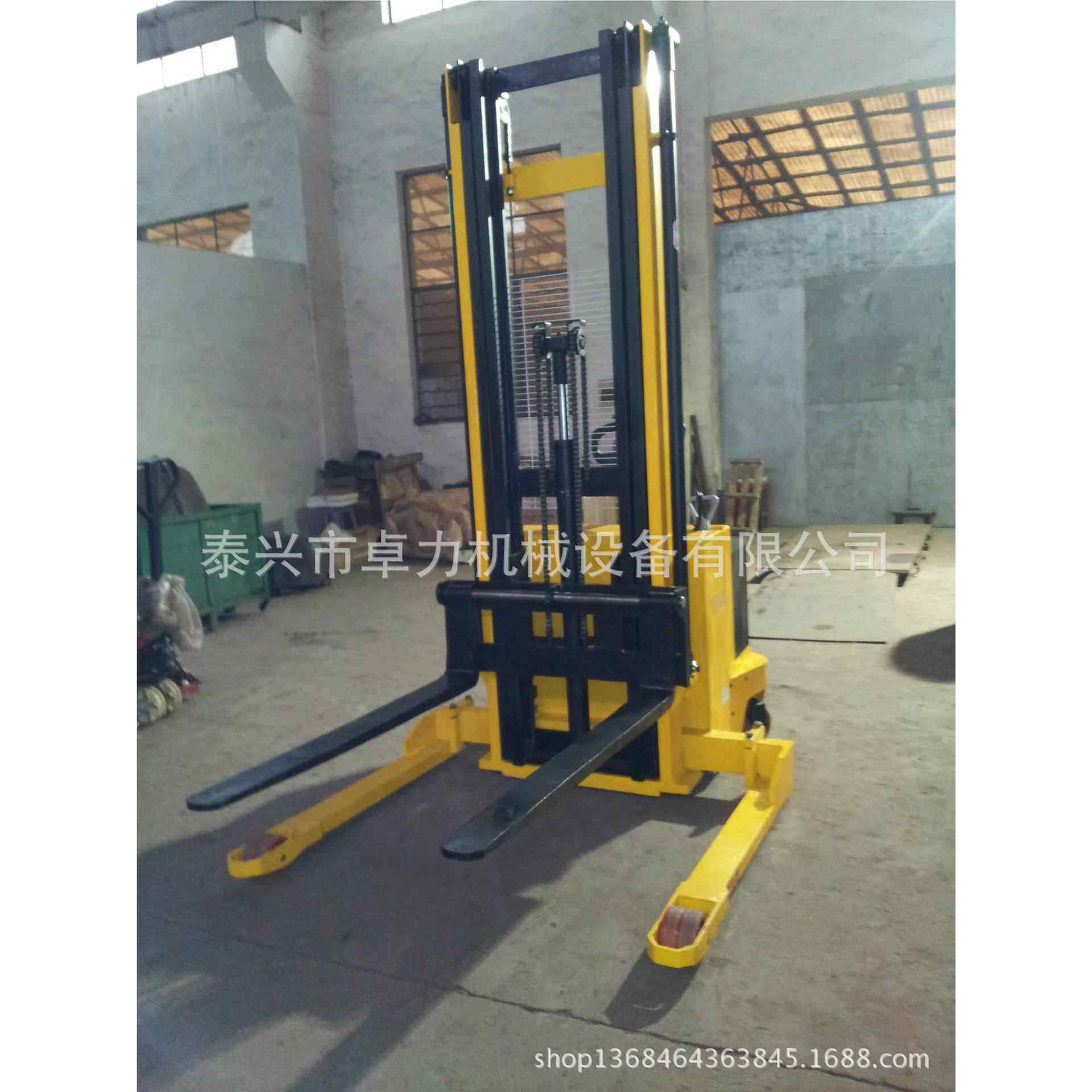 家电供应支腿可厂以调818节的动加宽全堆高车，电动升高车