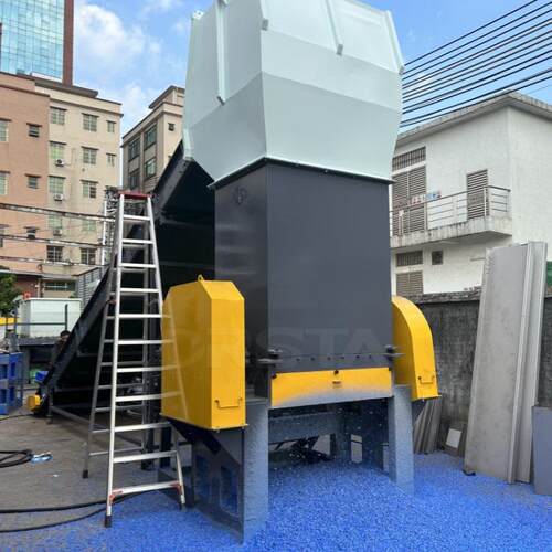 固废HDPE化工桶塑料粉碎机， 1200型配置液压翻斗式破碎机设备