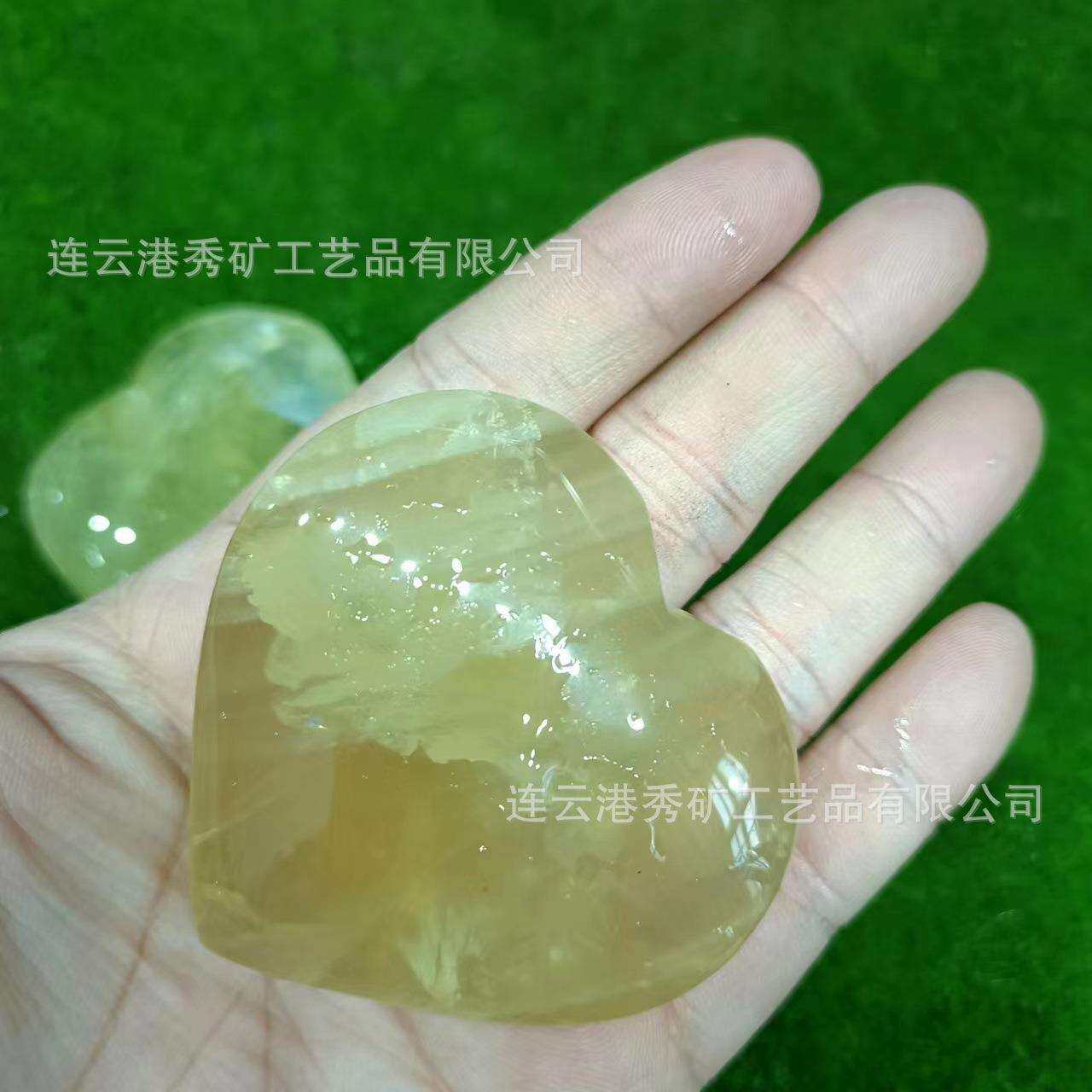厂家天然黄水晶爱心水晶原石打磨心形摆件水晶手把件办公摆件