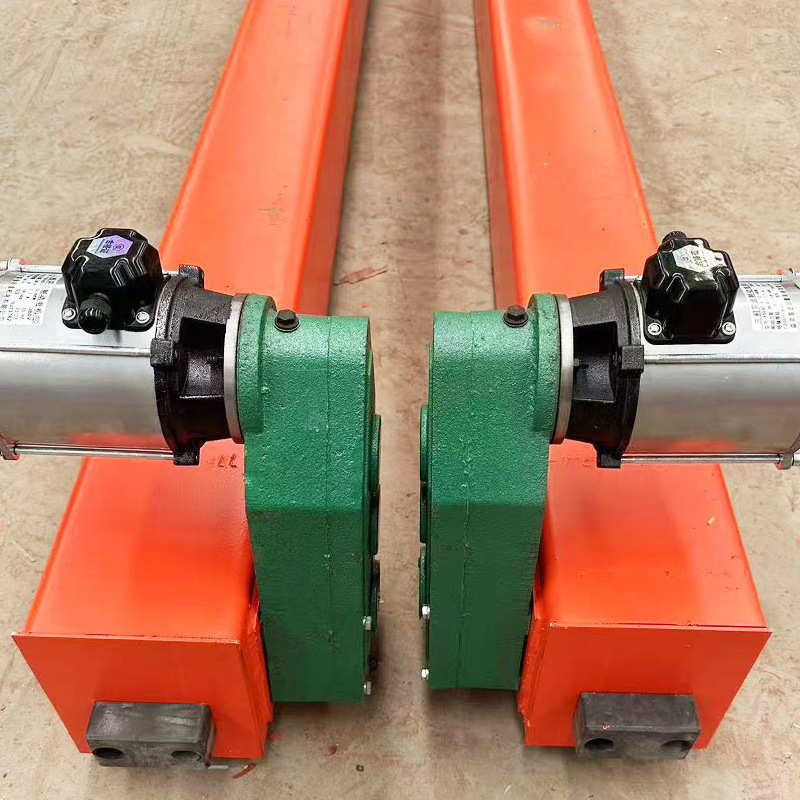 起重机端梁头行车端梁1/2/3/5/10吨天车行走轮电动端梁龙门吊地梁