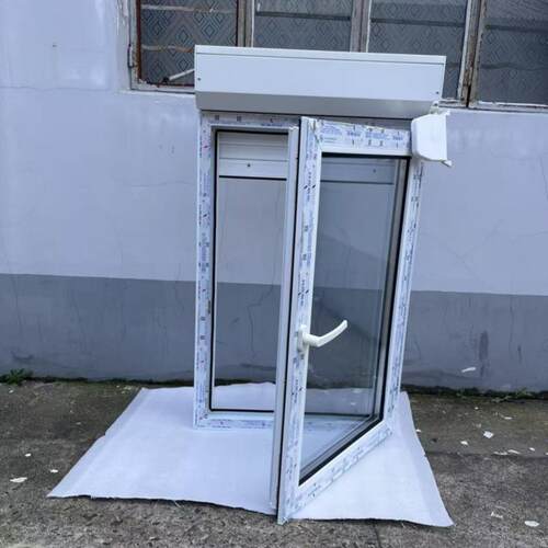 海螺型材内开内倒窗，带遮阳帘，防水防尘