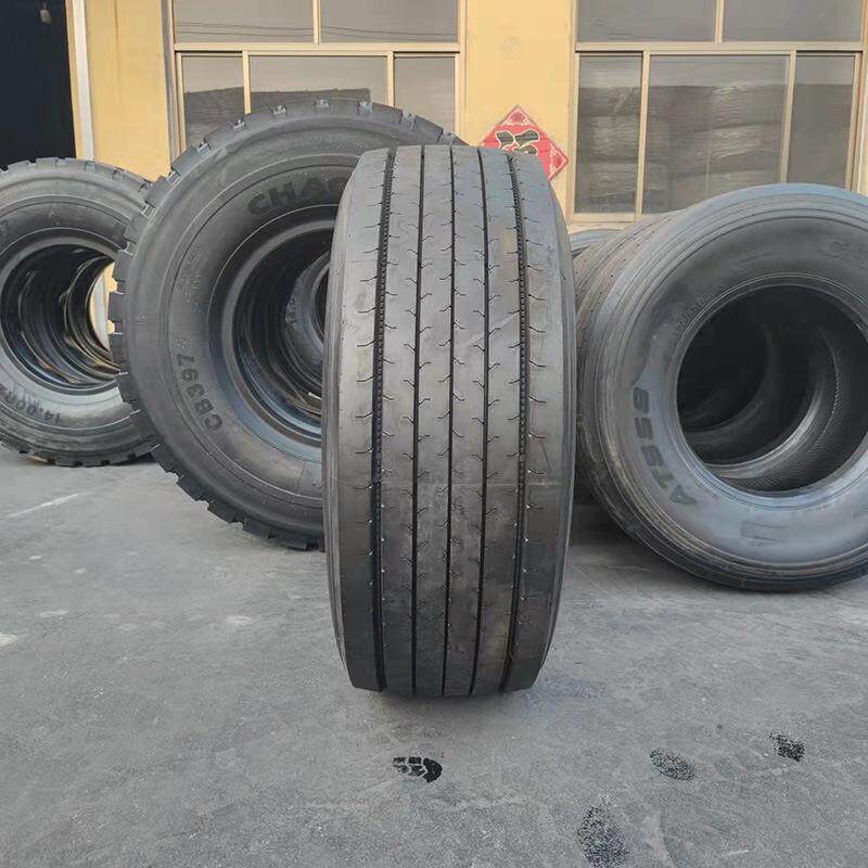 425/65R22.5轮胎 油罐车半挂拖车井下修井机宽基工程机械轮胎