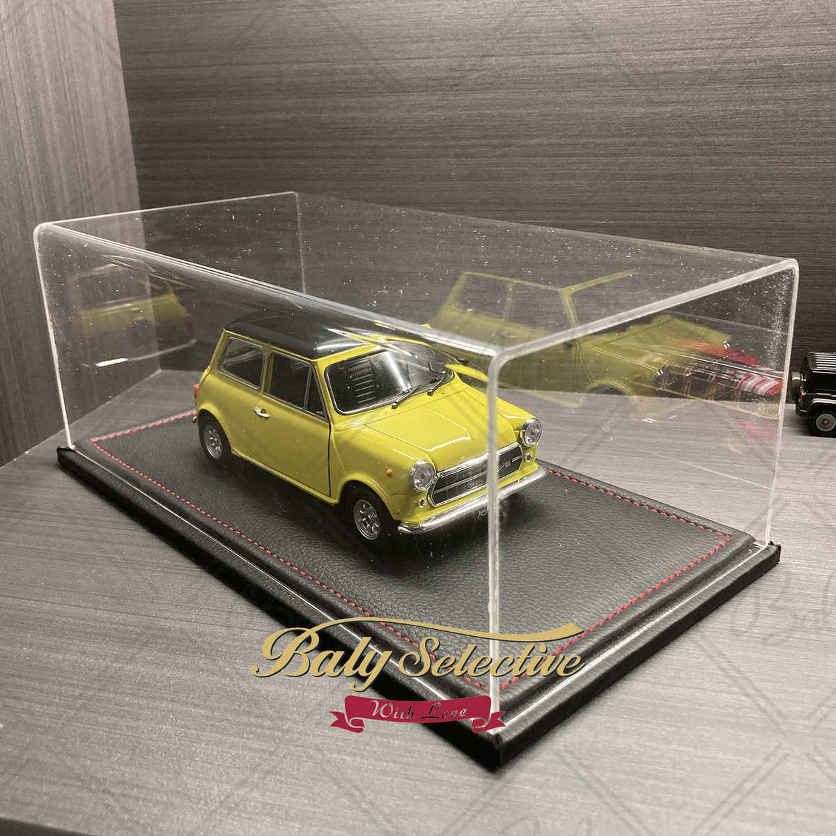1:24车模专用亚克力展示盒木皮革底座高透有机玻璃防尘罩25*13*10