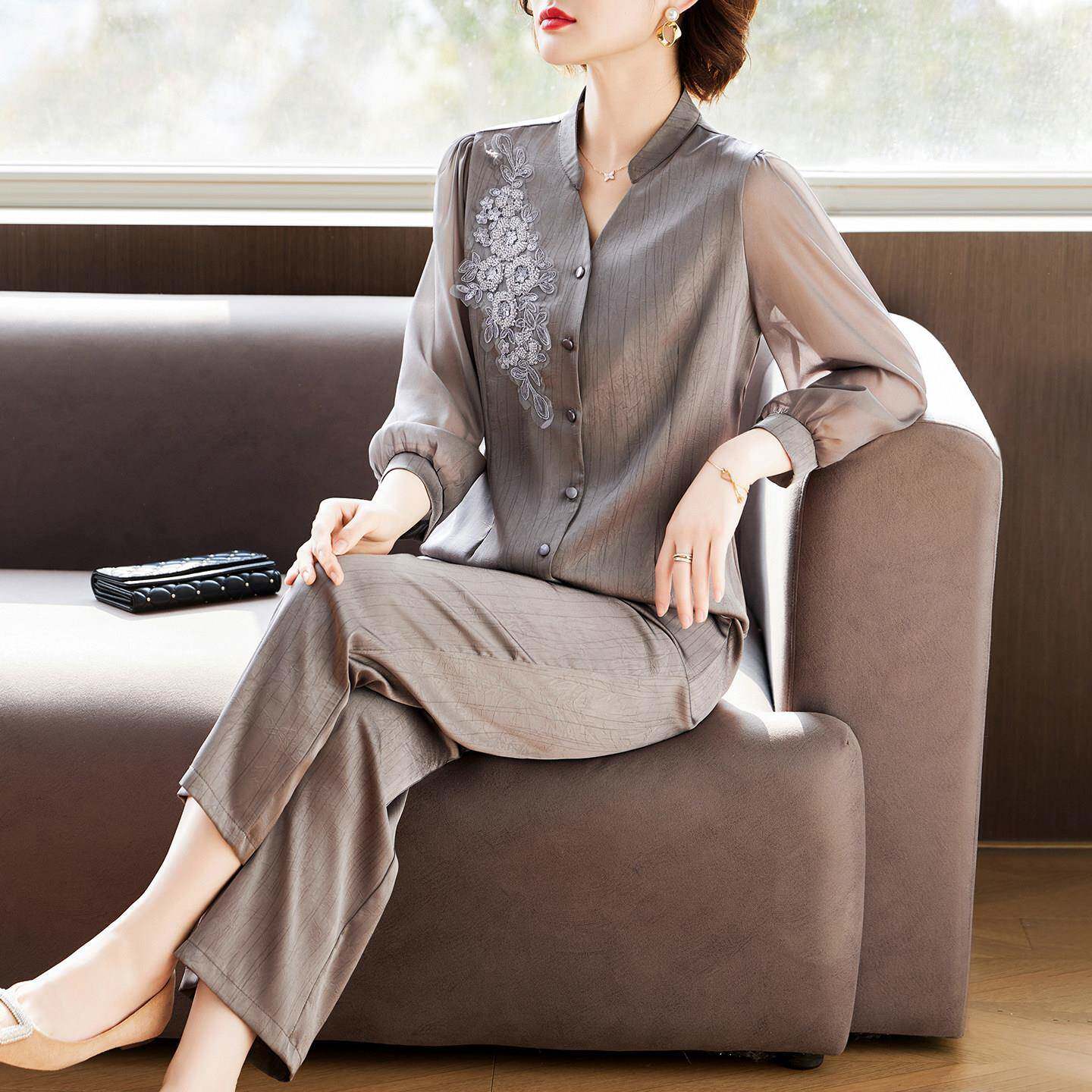 妈妈春装桑蚕丝套装洋派高贵上衣两件套2026新款中老年春夏衬衫女