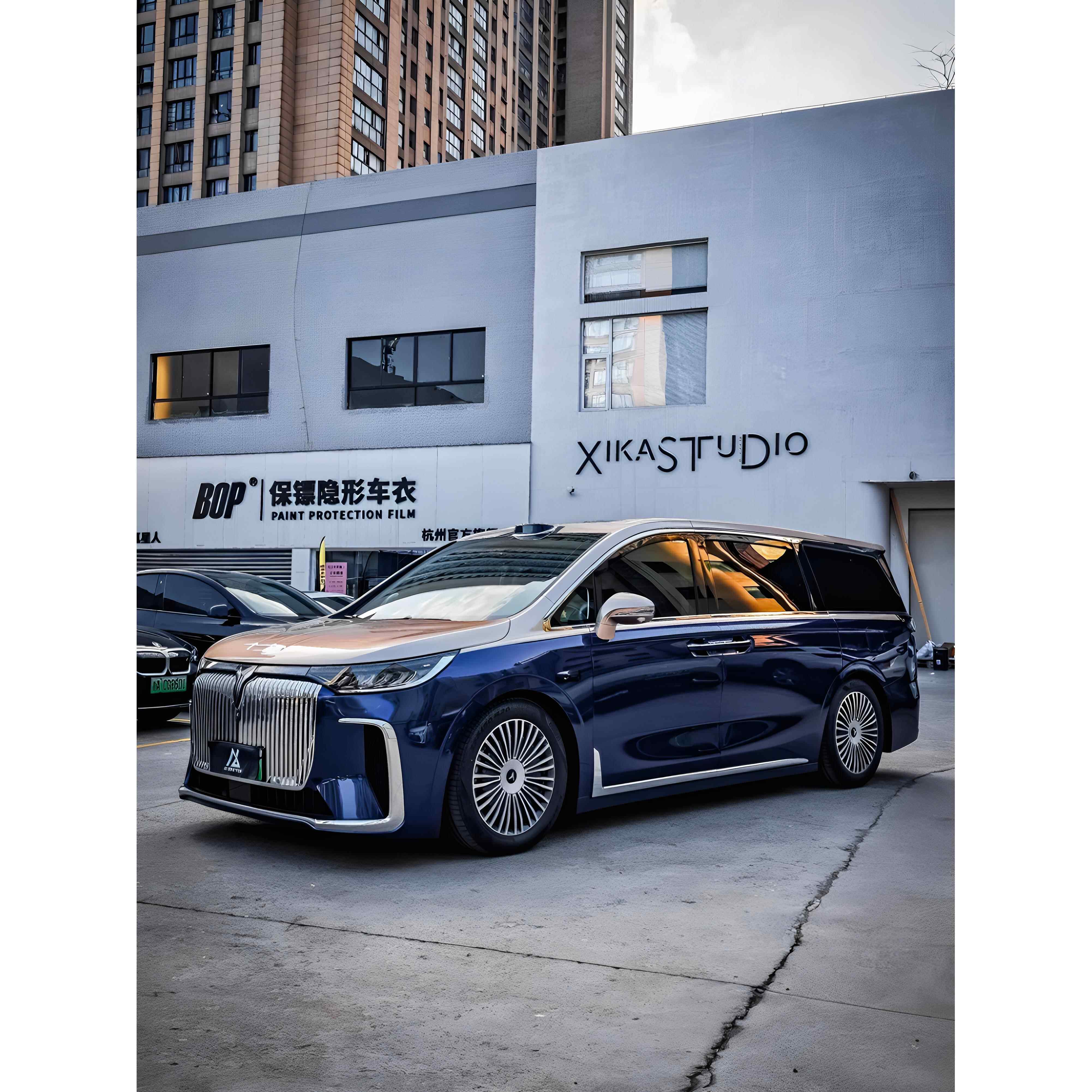 岚图梦想家悬浮车顶亮银双拼改色膜隐形车衣全车身贴膜玻璃隔热膜