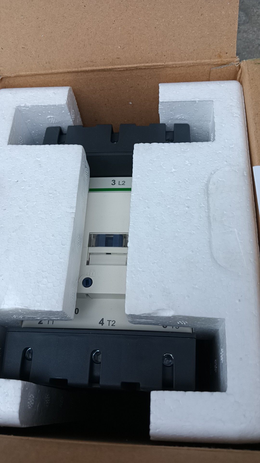 施耐德LC1D17000M7C接触器 全新没用过的 实物图