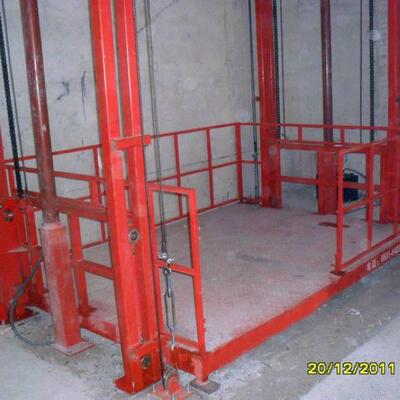 供应重庆升降货梯及升降平台。厂家直销垫江升降机、垫江升降平台