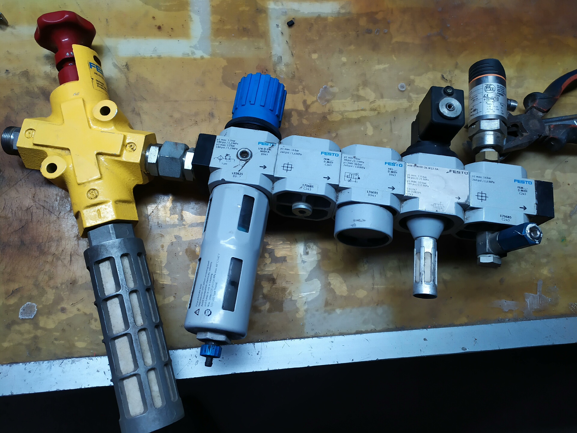 FESTO,气动模组一套，具体看图。包括易福门PN5004，