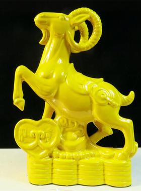 新款陶瓷山羊羚关羊黄色的羊十居二生肖摆件办室玄家装饰工艺公品