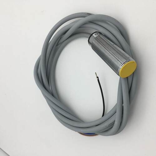 日本进口M18电感式接近开关NI8-M18-AP6X AN6X AZ3X感应开关