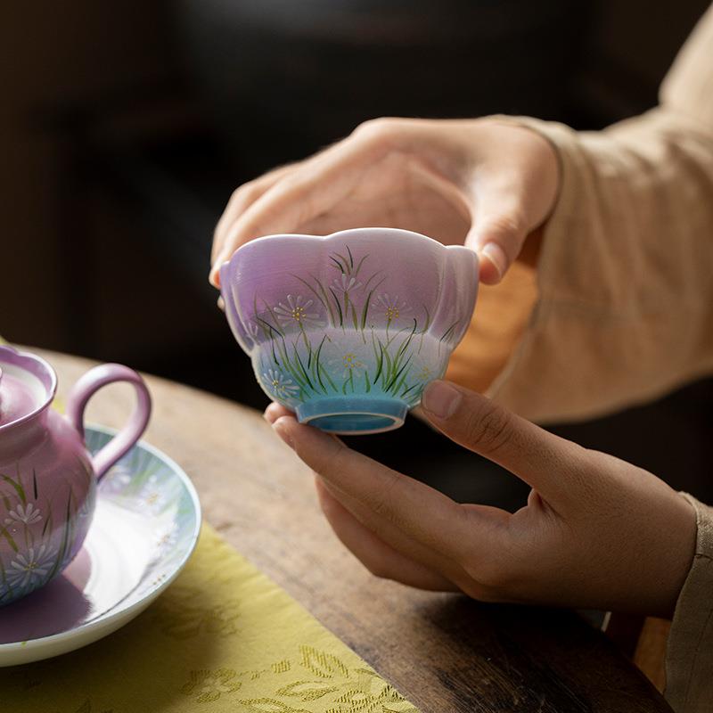 釉下彩手绘雏菊陶瓷主人杯花口杯茶杯品茗杯主人杯渐变紫色油画风