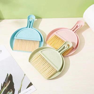 Creative Mini Desktop Cleaning Set: Includes a small househo