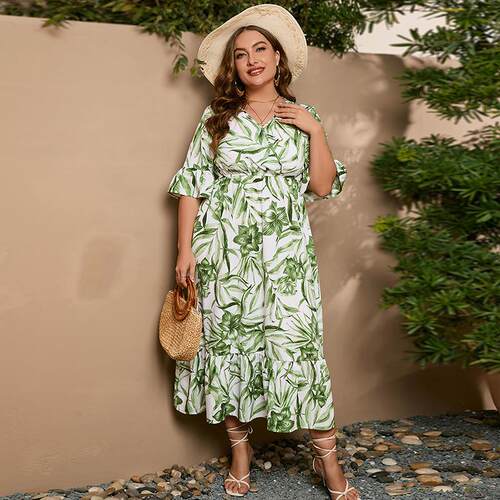 Large size dress with flared sleeves and a large swing
