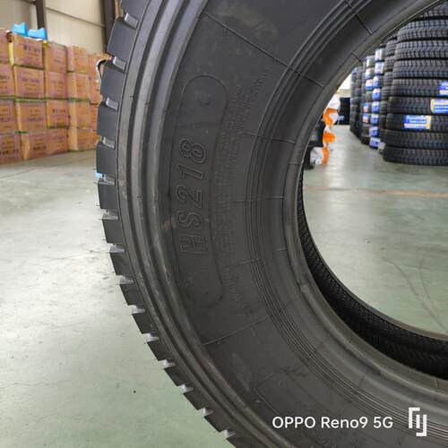 工厂供应生产1100R20卡货车轮胎耐磨 卡车轮胎厂家重载载重轮胎