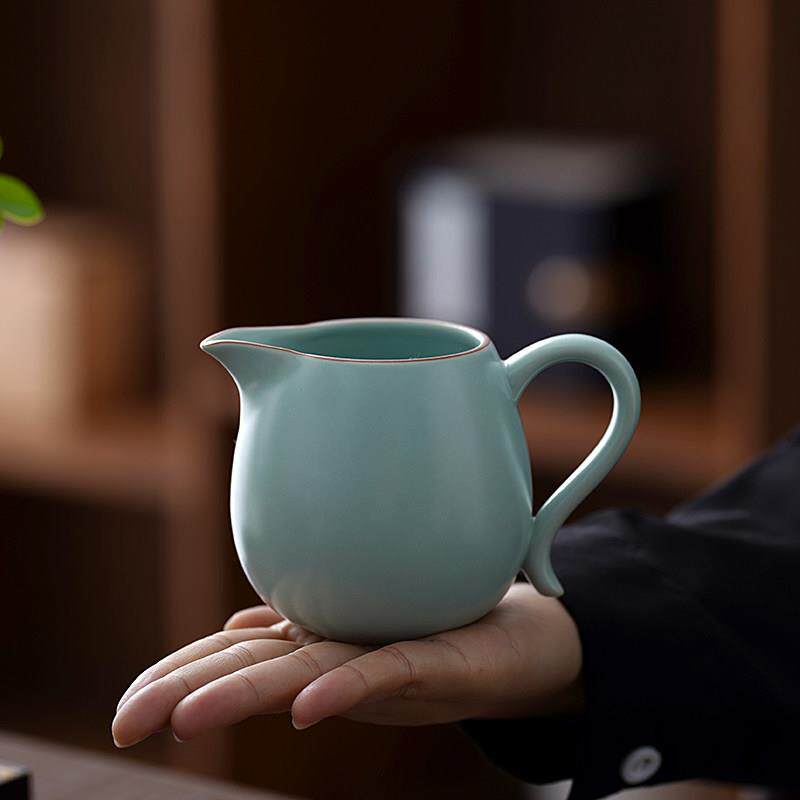 汝窑公道杯带手柄天青茶海单个家用陶瓷功夫茶具分茶器开片公平杯
