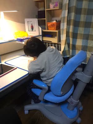 家长反馈爱学习儿童书桌怎么样?大来讨论下真相内幕