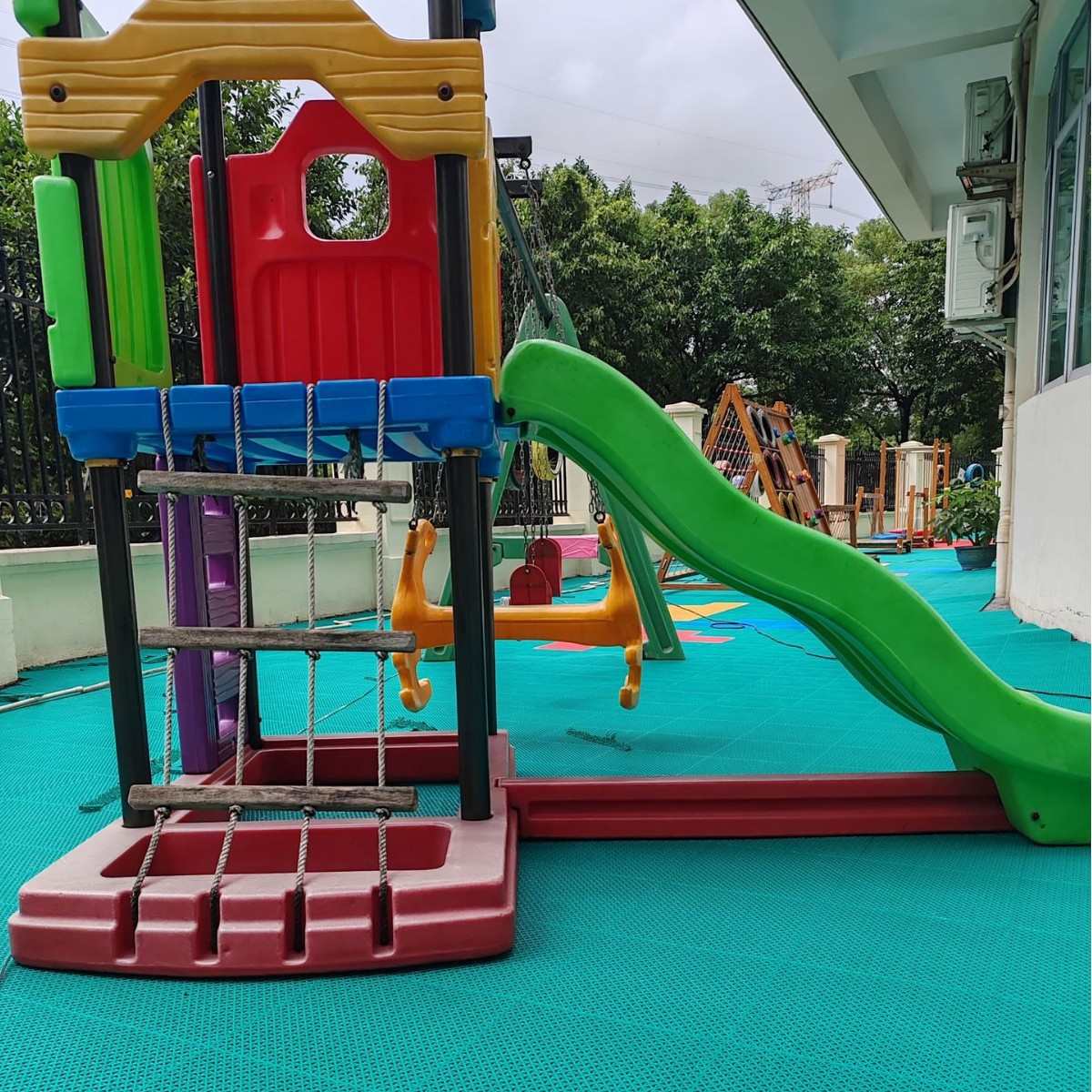 幼儿园悬浮地板篮球场运动场地拼装户外PVC塑胶地板室外包安装