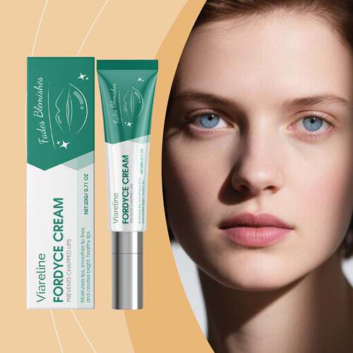 Viareline Lip Balm gently nourishes and moisturizes the lips