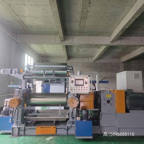 18寸XK450两辊橡胶出片开炼机带胶调距