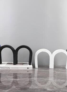 北欧创意几何形状M带球型拱门树脂摆件 客厅卧室玄关酒店家居饰品