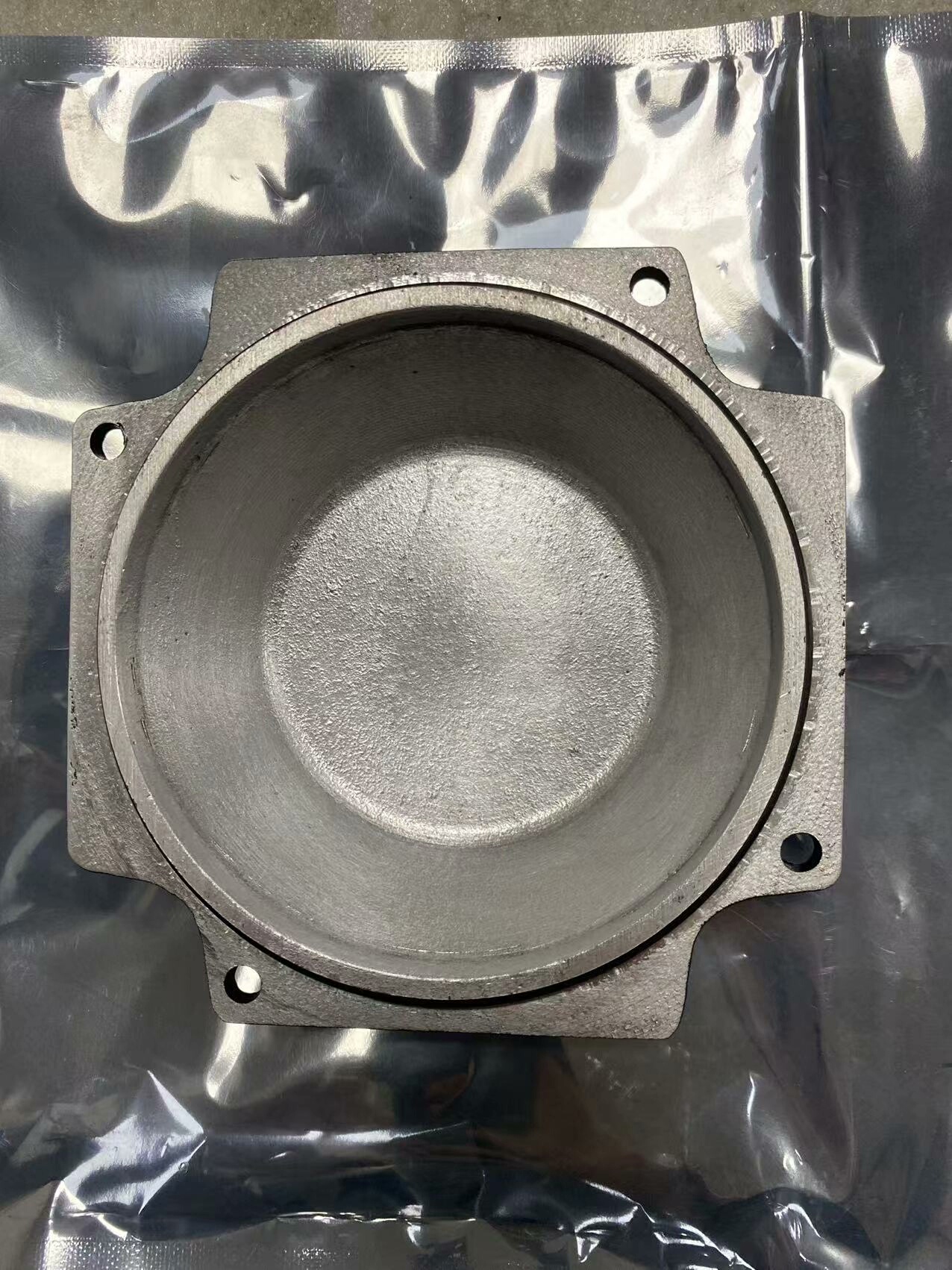 全新的盖子。库卡210 r2700-2